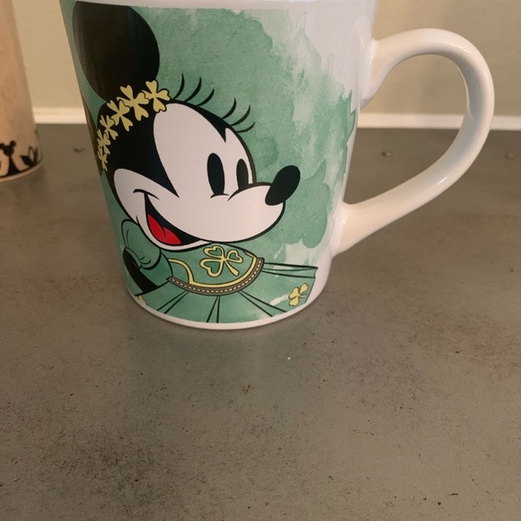 St Patrick’s Disney Minnie Mouse mug - Picture 2 of 3